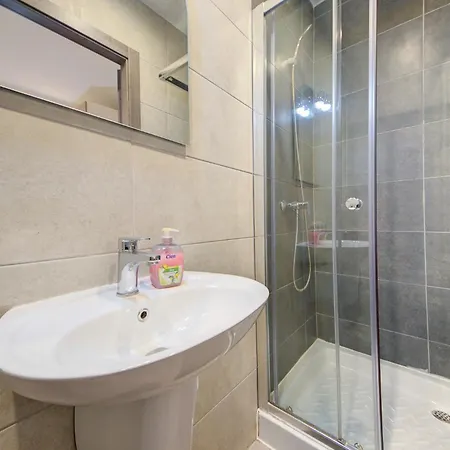 Modern 3br With Balcony In Msida By 360 Estates * Msieraħ